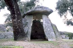 dolmen_alcantara_01.jpg